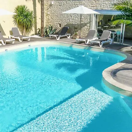 Le Square Hotel