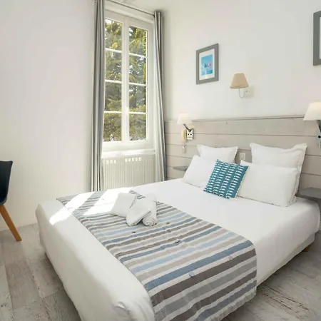 Le Square Hotel