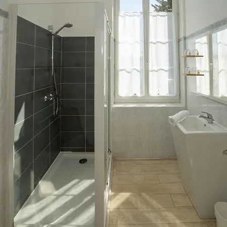 Le Square Hotel