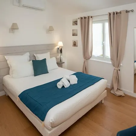 Le Square Hotel 3*