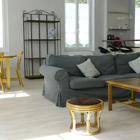 Отель Le Square Сен-Пьер-д'Олерон
