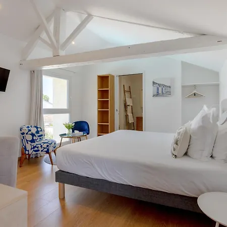 Le Square Hotel