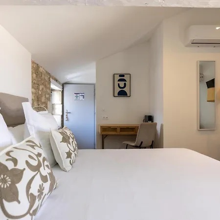 Le Square Hotel