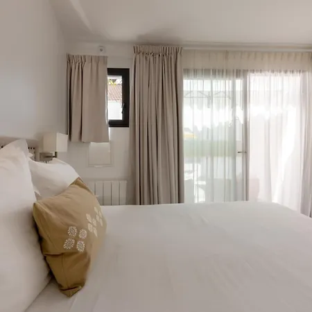 Le Square Hotel