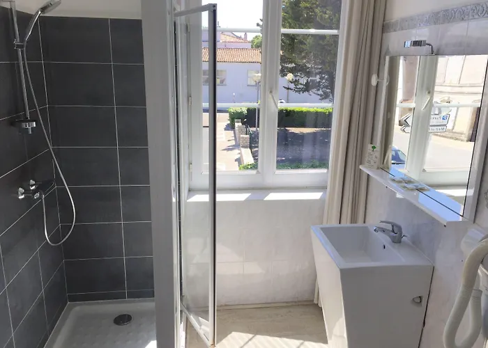 Le Square Hotel Saint-Pierre-d'Oleron